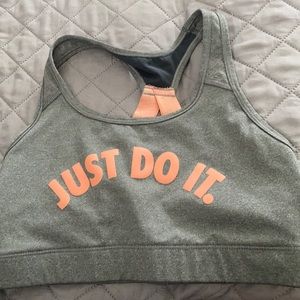 Nike sports bra size medium